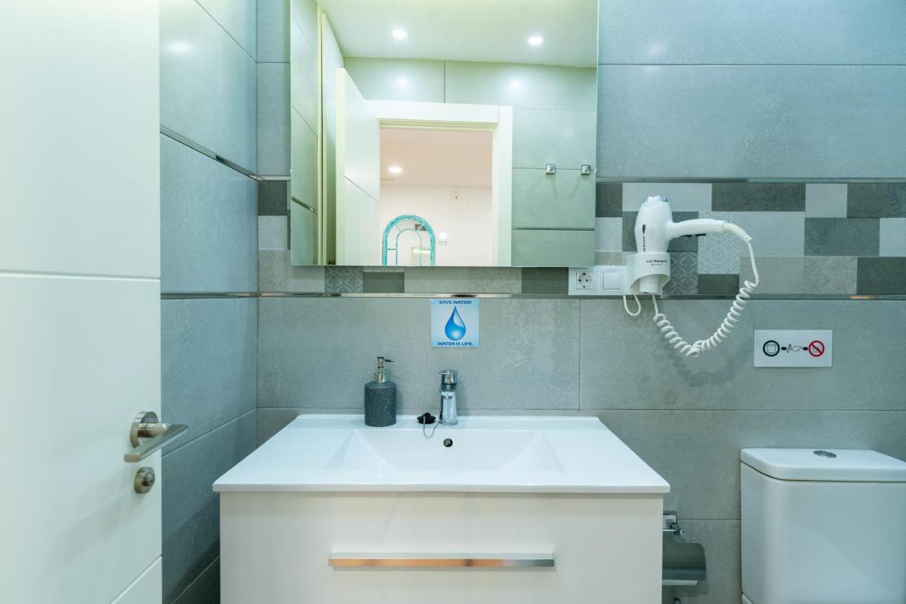 Locksmith Apartment - Park Option Севілья Екстер'єр фото