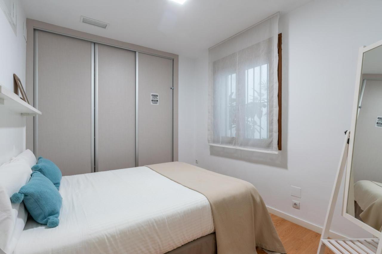 Locksmith Apartment - Park Option Севілья Екстер'єр фото