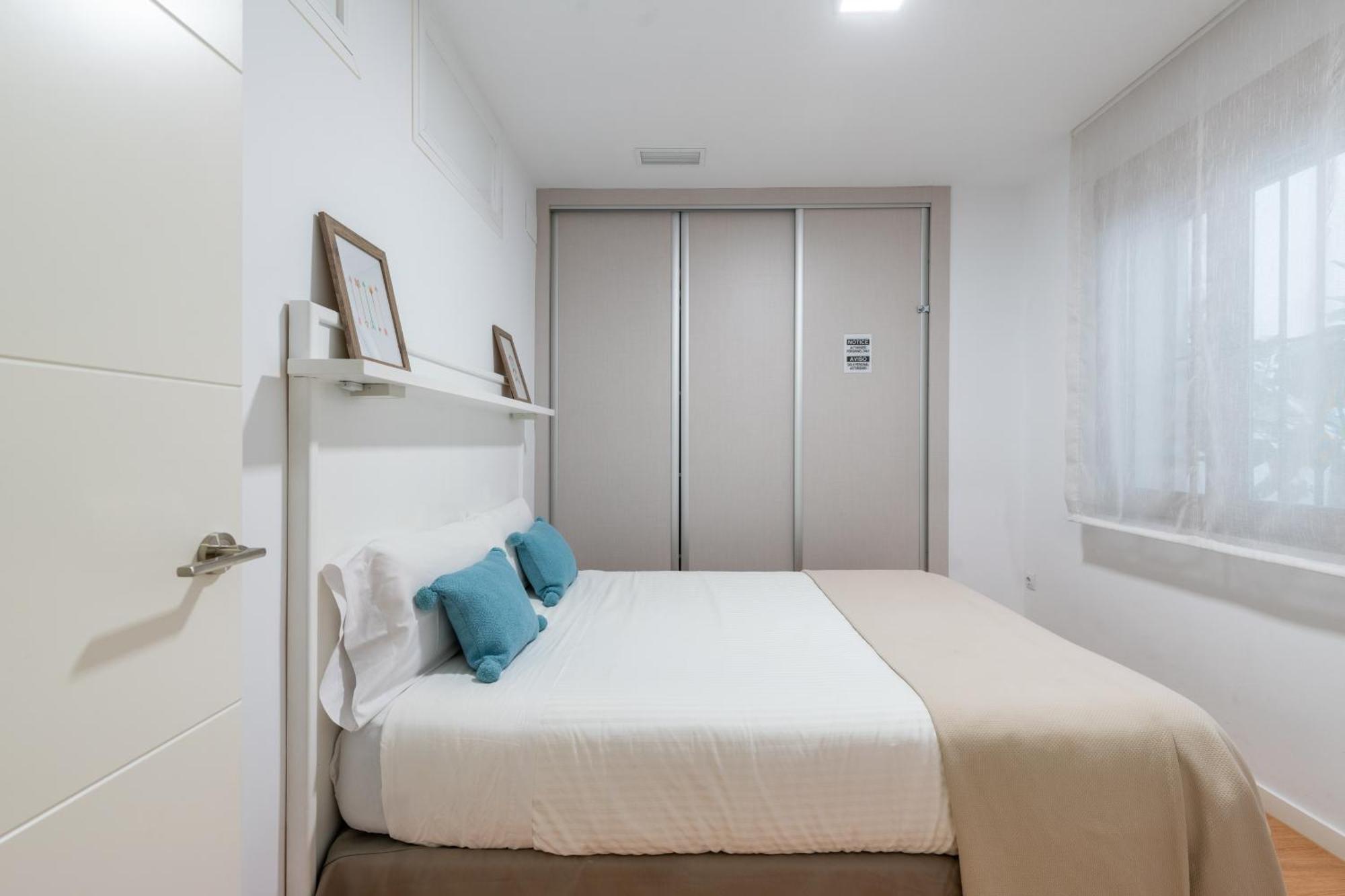 Locksmith Apartment - Park Option Севілья Екстер'єр фото